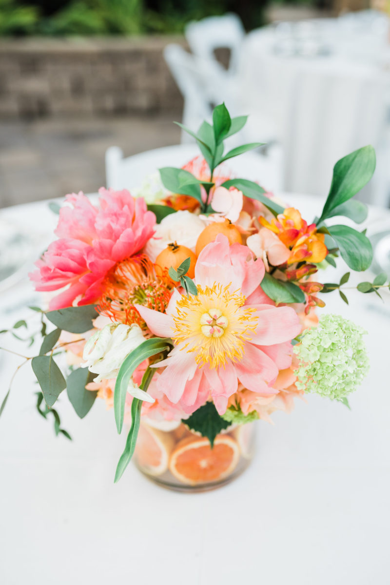 citrus-inspired-table-florals